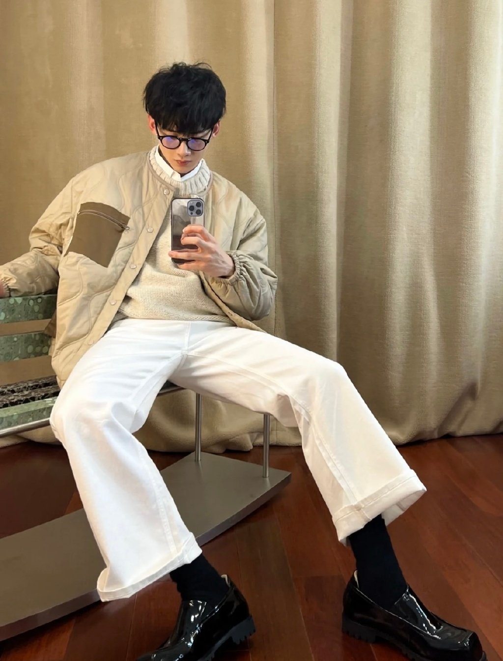 白敬亭 对镜自拍合集__财经头条