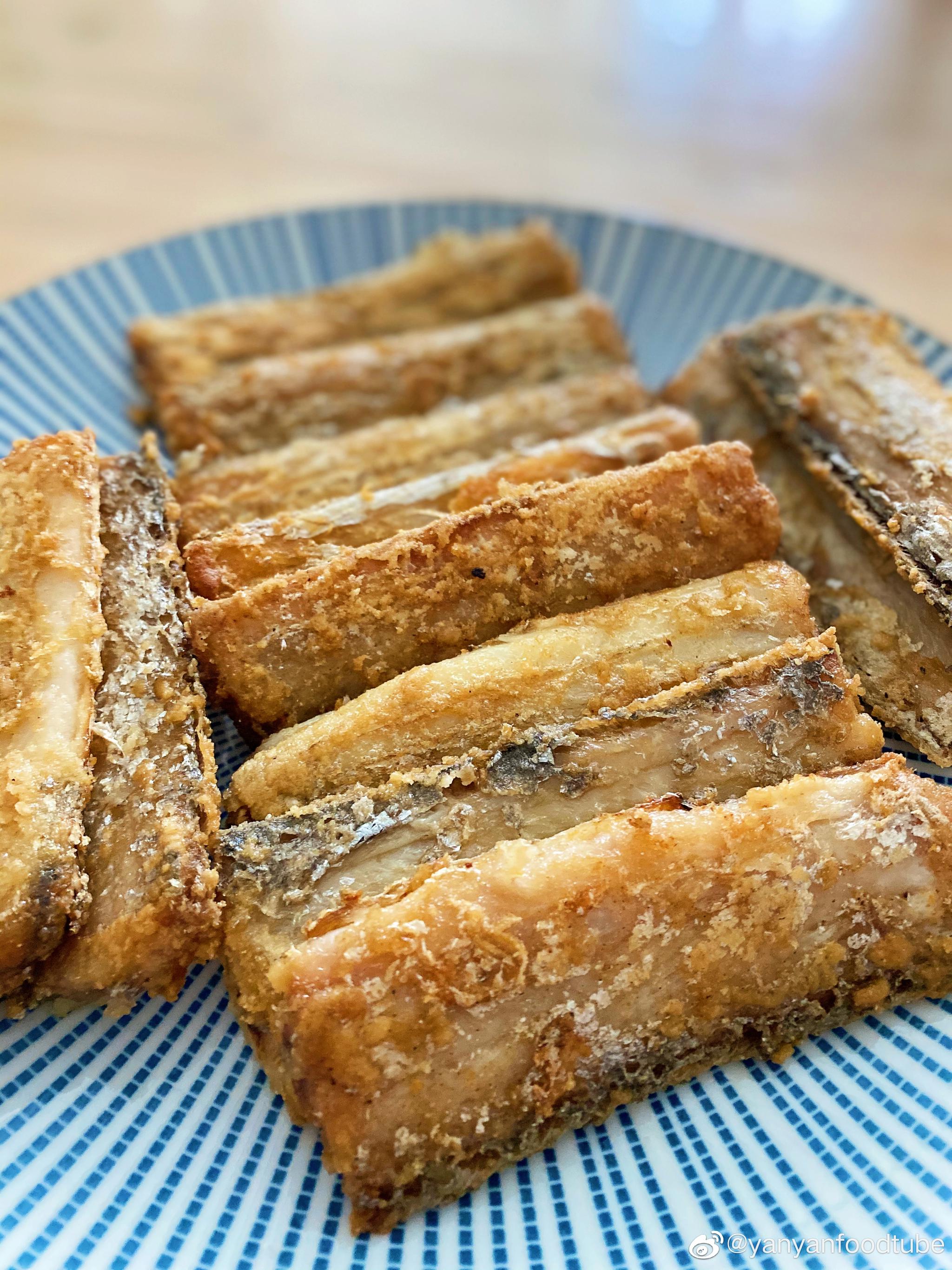 今天中午来个香煎带鱼 外酥里嫩,鲜香可口 表皮完整,一点都不腥