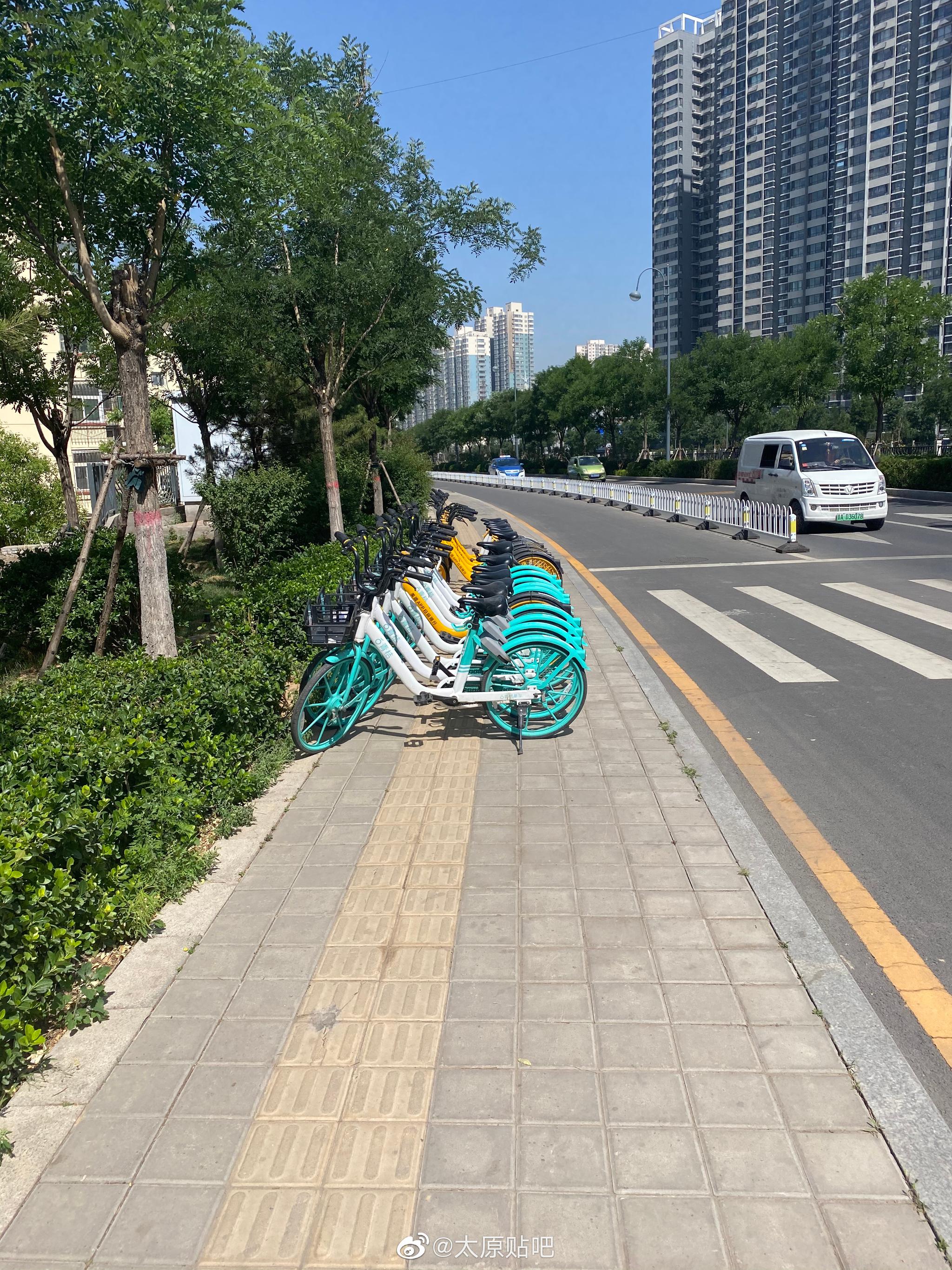 太原共享单车占用盲道