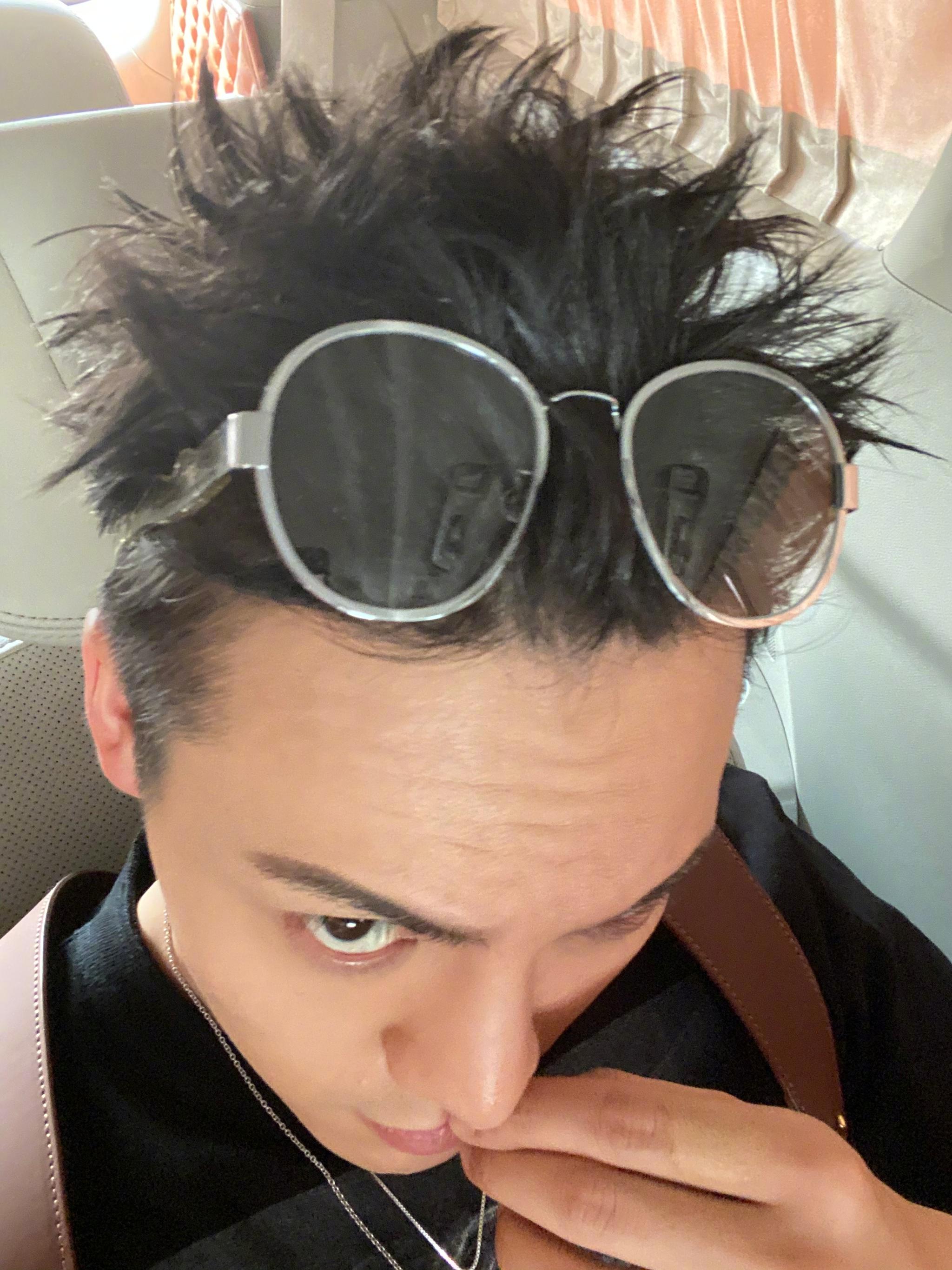 在《认真的嘎嘎们》里也太好看了8!凤梨头搭配墨镜酷飒max