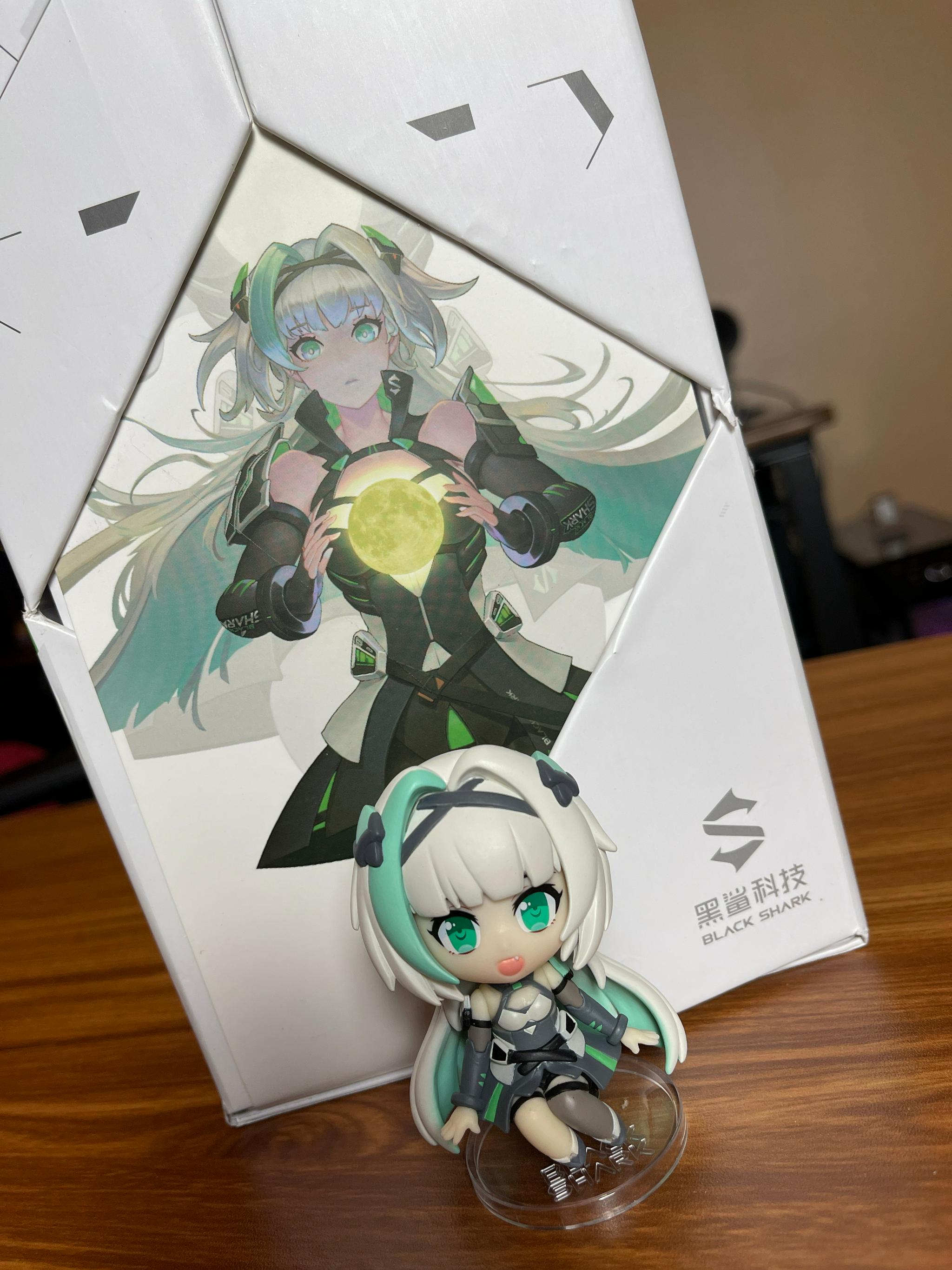 黑鲨科技中秋礼物的造型真的绝了鲨鲨酱真可爱