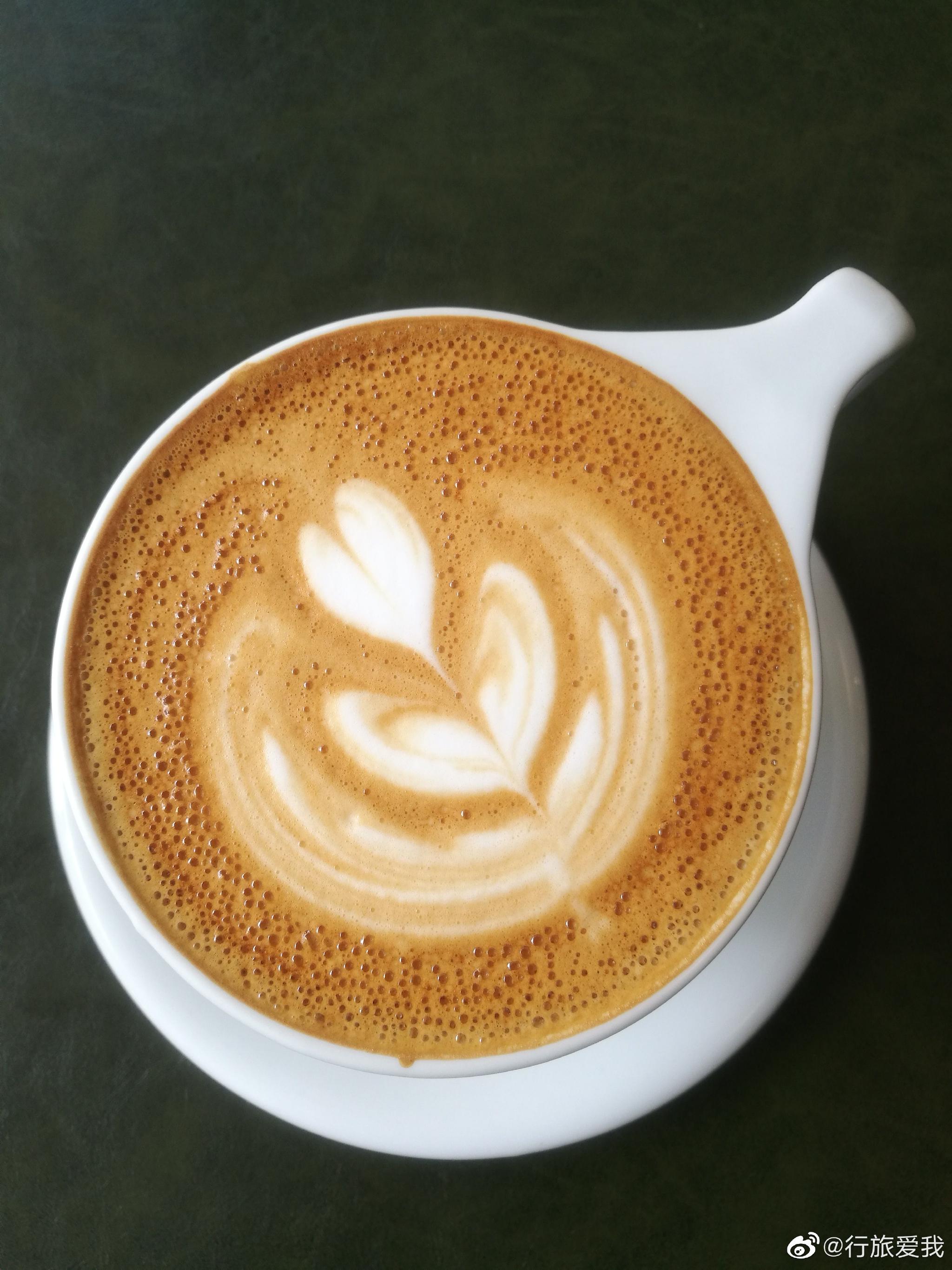 家门口的咖啡店 每天一杯好喝的咖啡 今日份拿铁