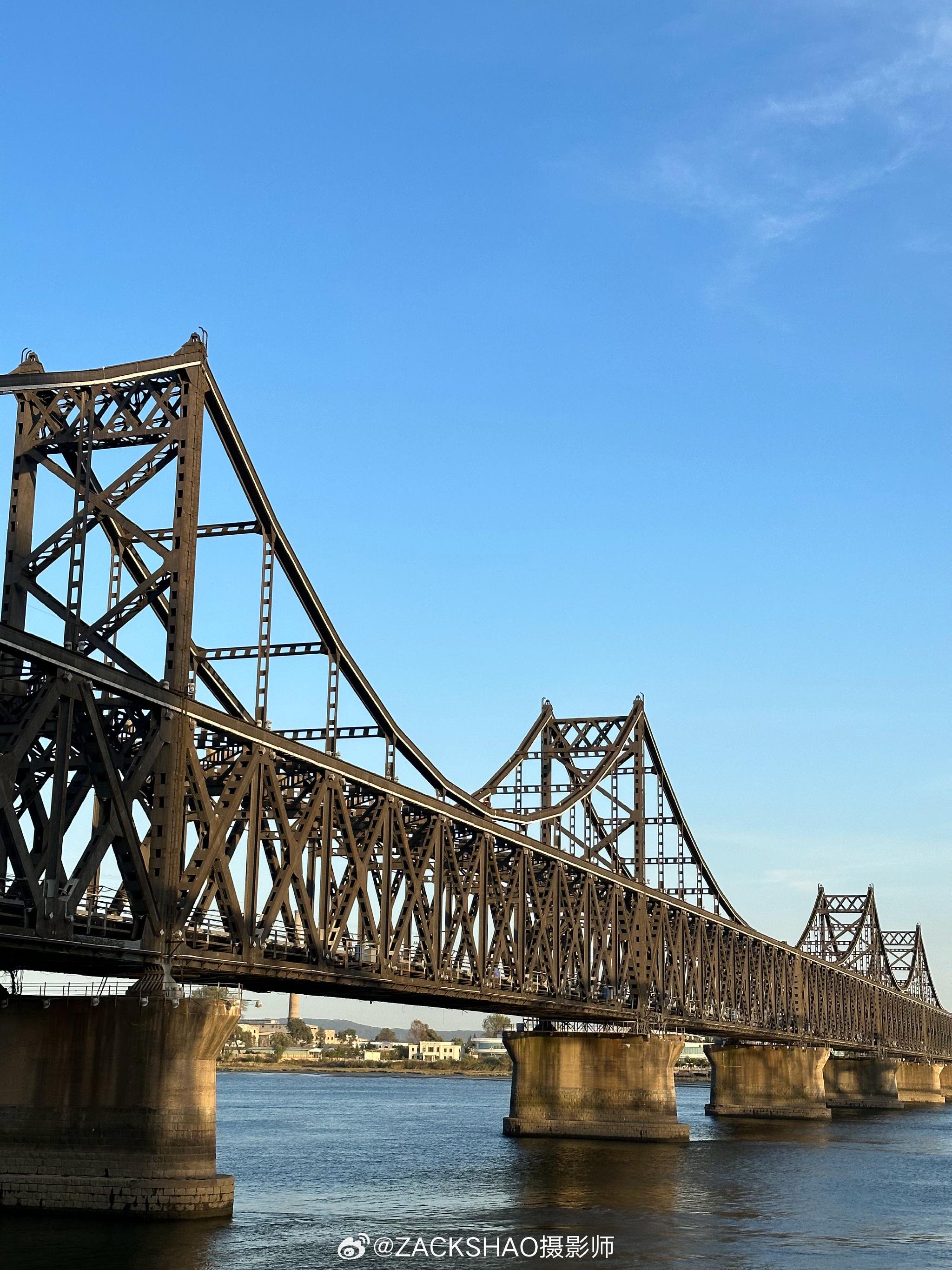 鸭绿江边一个宁静的午后,天气不错,阳光正好,走走停停