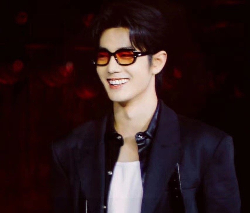 肖战露牙笑小合集来啦笑得好甜好可爱呀