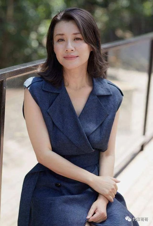 她25岁爱上大15岁导演，被抛弃后相亲嫁穷小子，如今过得怎样？|刘琳|导演|电视剧_新浪新闻