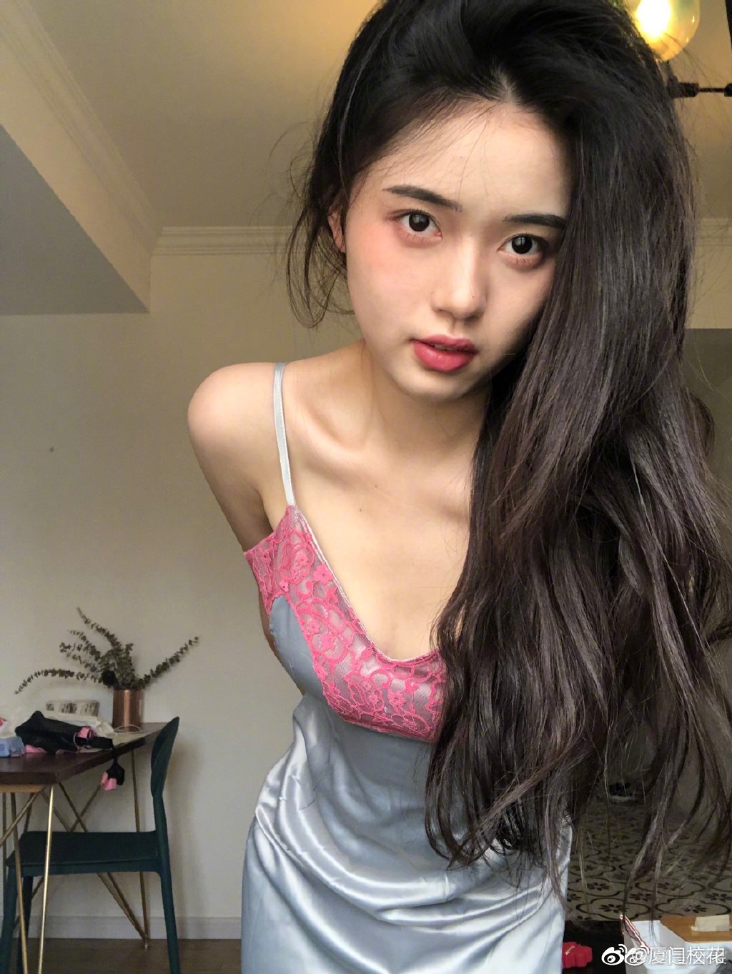 173cm女生,160cm女生 02年,就读于广西艺术学院,身高173cm,爱好跳舞,很有气质的女生,你觉