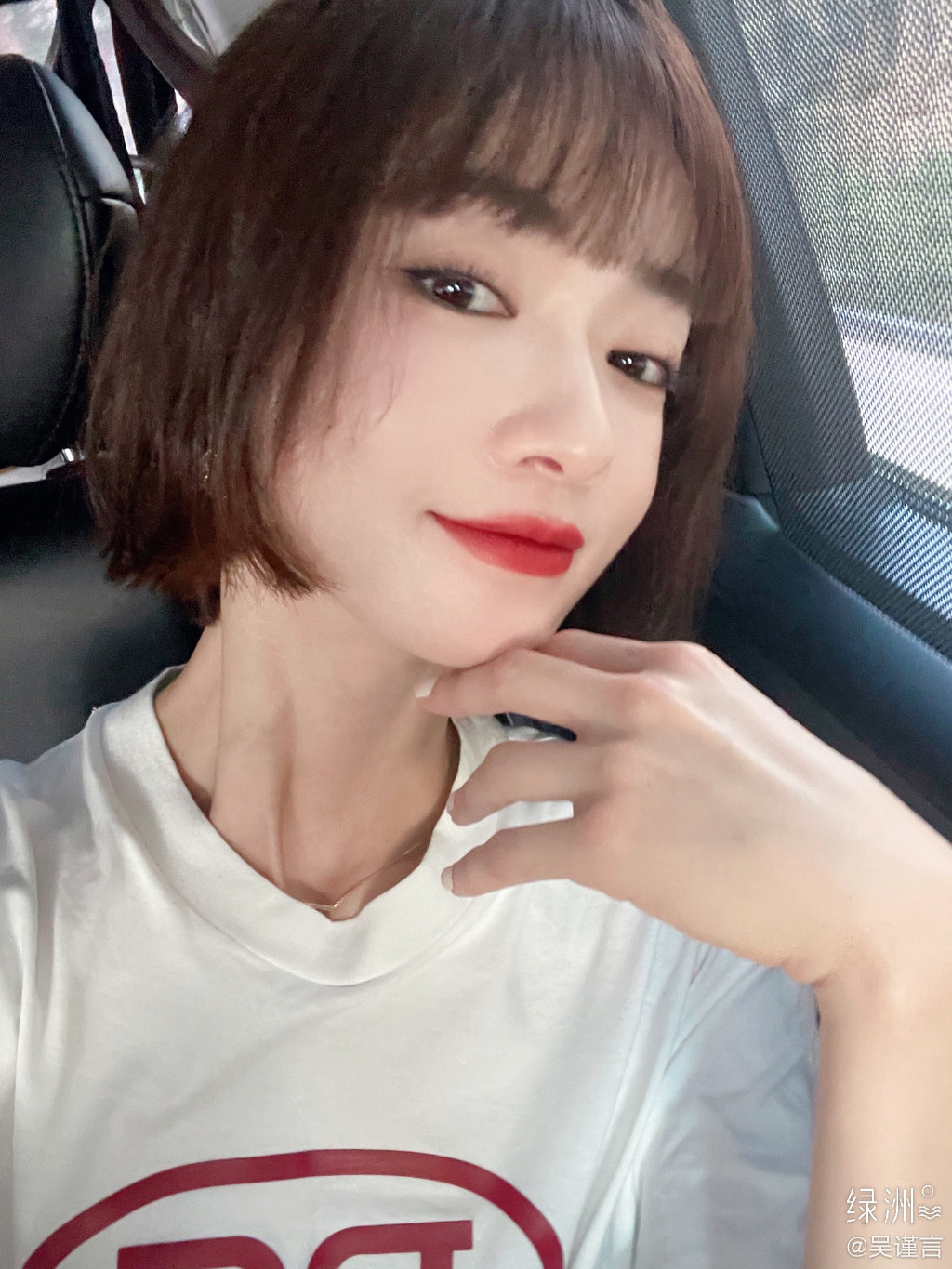 吴谨言的短发造型可甜可飒风格多变