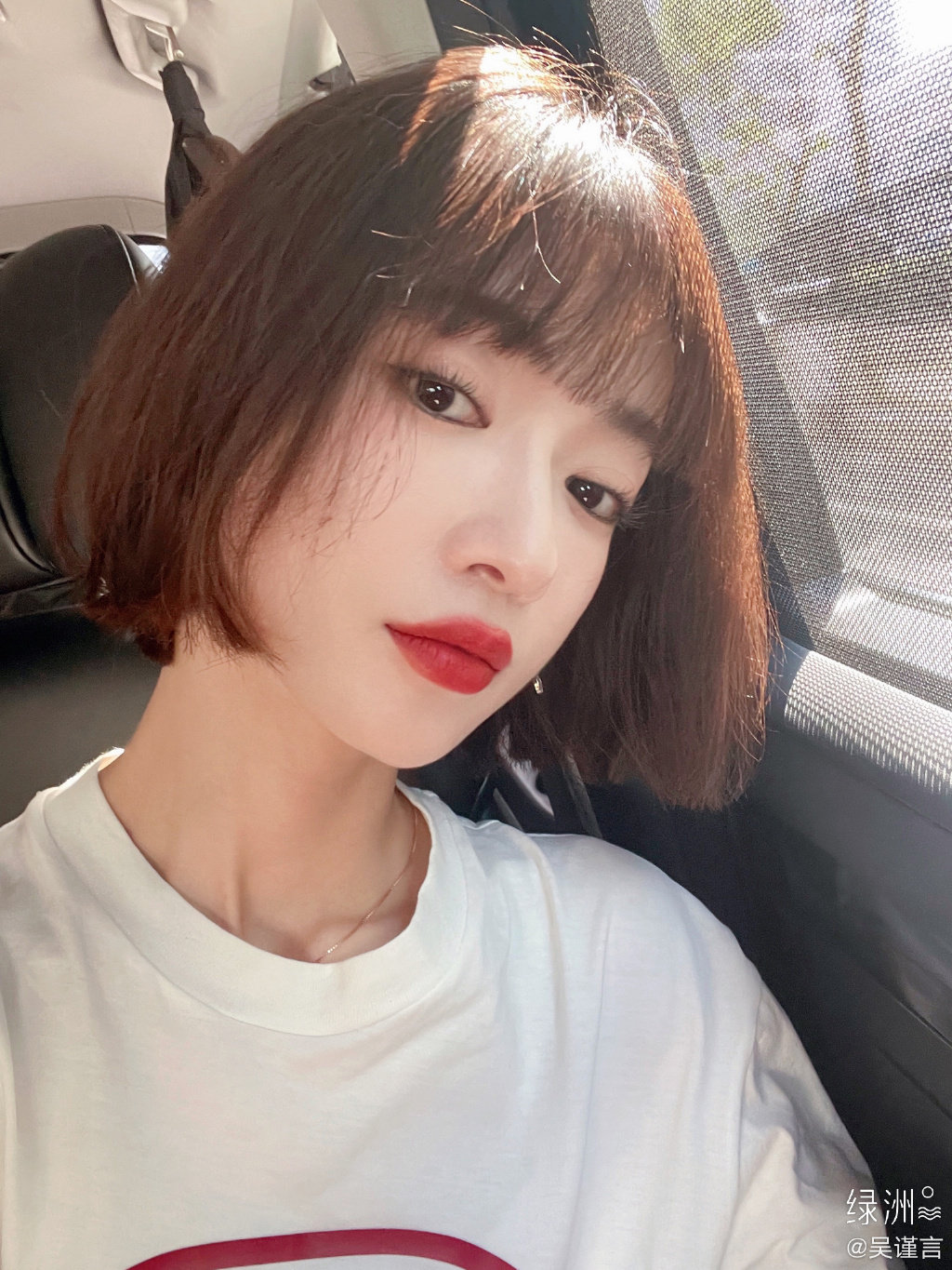 风格多变,像霸道女总裁的工作照和生活照 67吴谨言的短发造型可甜可