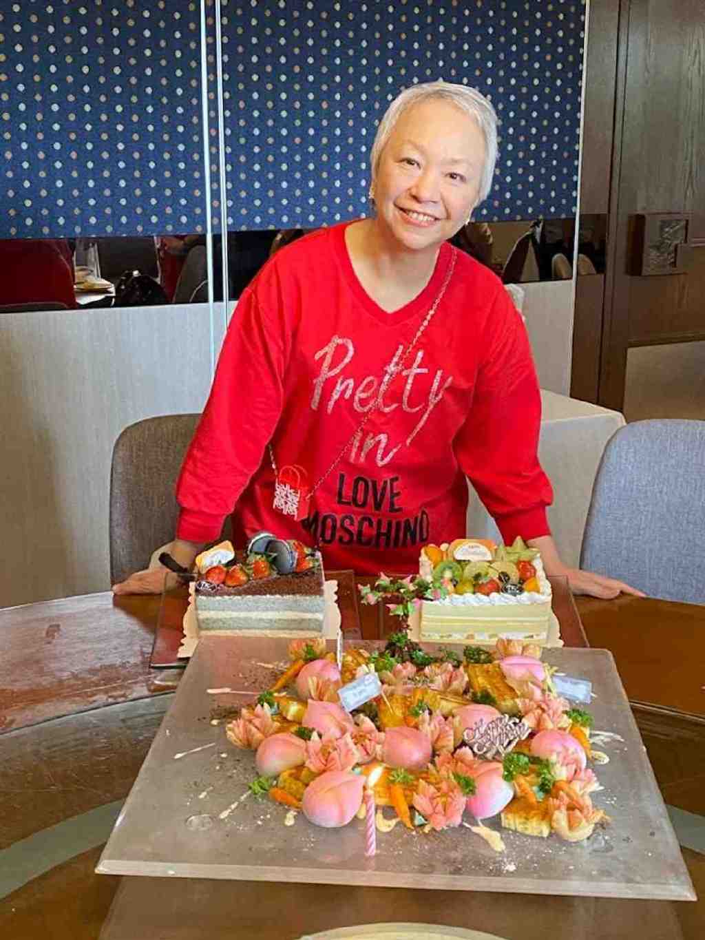 钟镇涛旧爱晒婚纱照，纪念与富商结婚41年，患癌后满头白发仍优雅休闲区蓝鸢梦想 - Www.slyday.coM