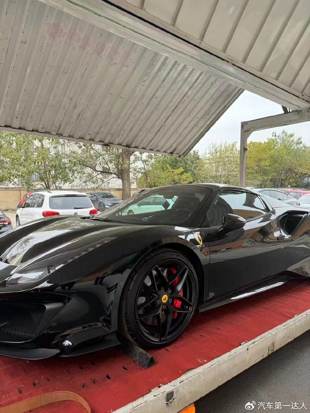 敞篷赛道版猛兽黑武士法拉利488pistaspider