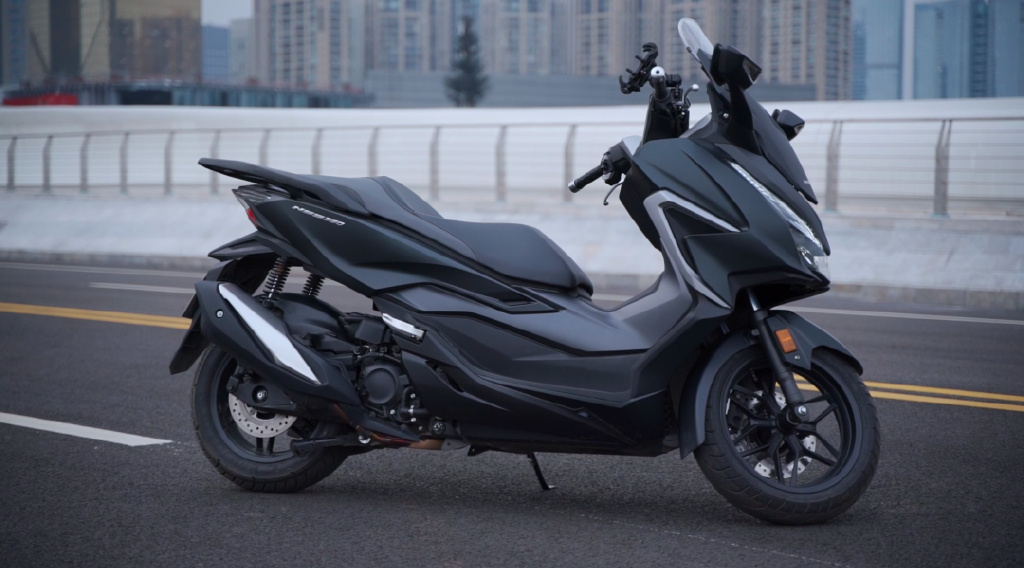 试驾本田wingnss350老骑士才懂大踏板的好