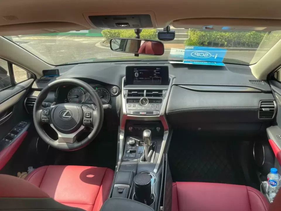 内饰具有东方古典美,用料精致,做工扎实也是我对雷车的固有印象.