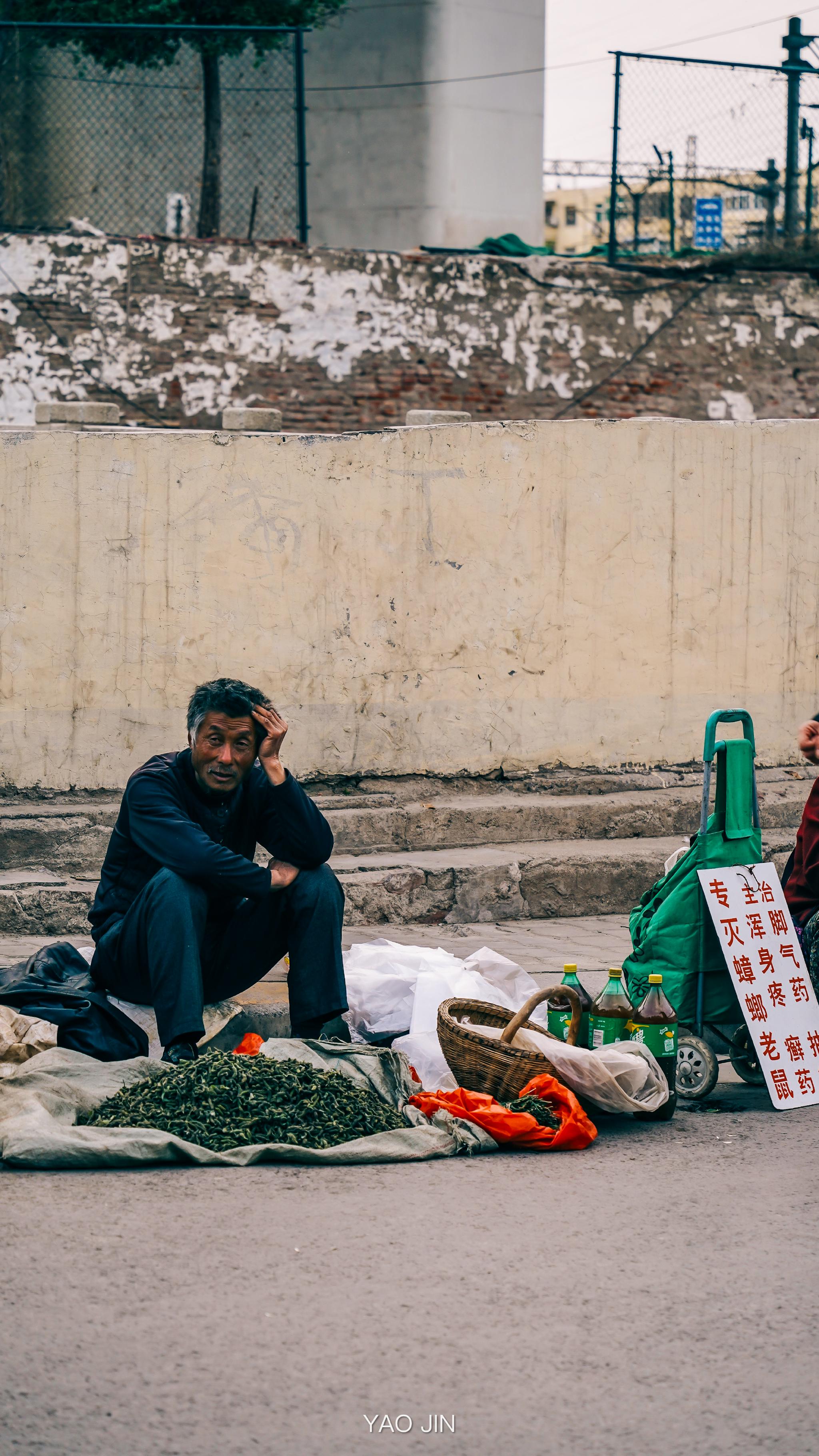 人来人往熙熙攘攘