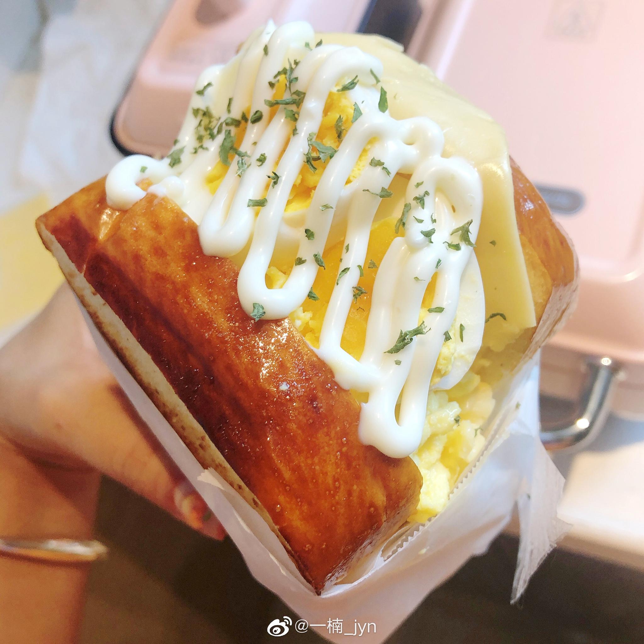 爆蛋吐司做起来属实是有点麻烦.