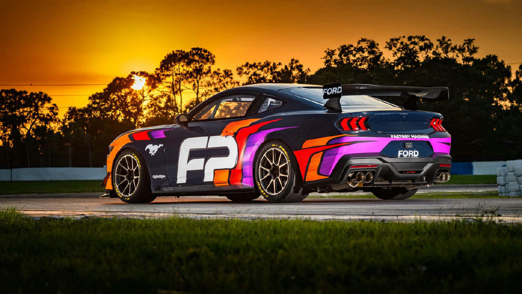 即将出战赛场拥有大尾翼福特野马gt4赛车全球首秀