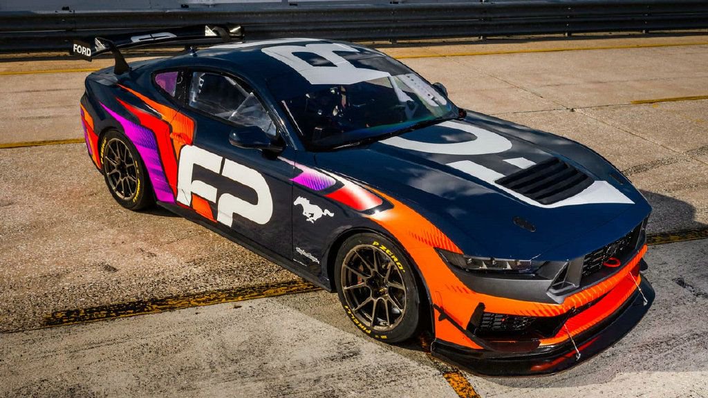 即将出战赛场拥有大尾翼福特野马gt4赛车全球首秀
