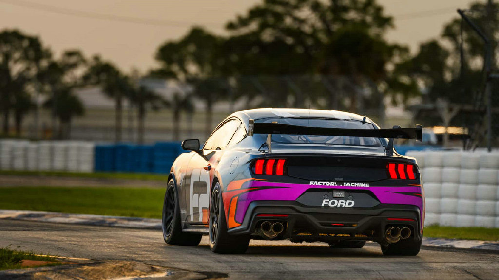 即将出战赛场拥有大尾翼福特野马gt4赛车全球首秀