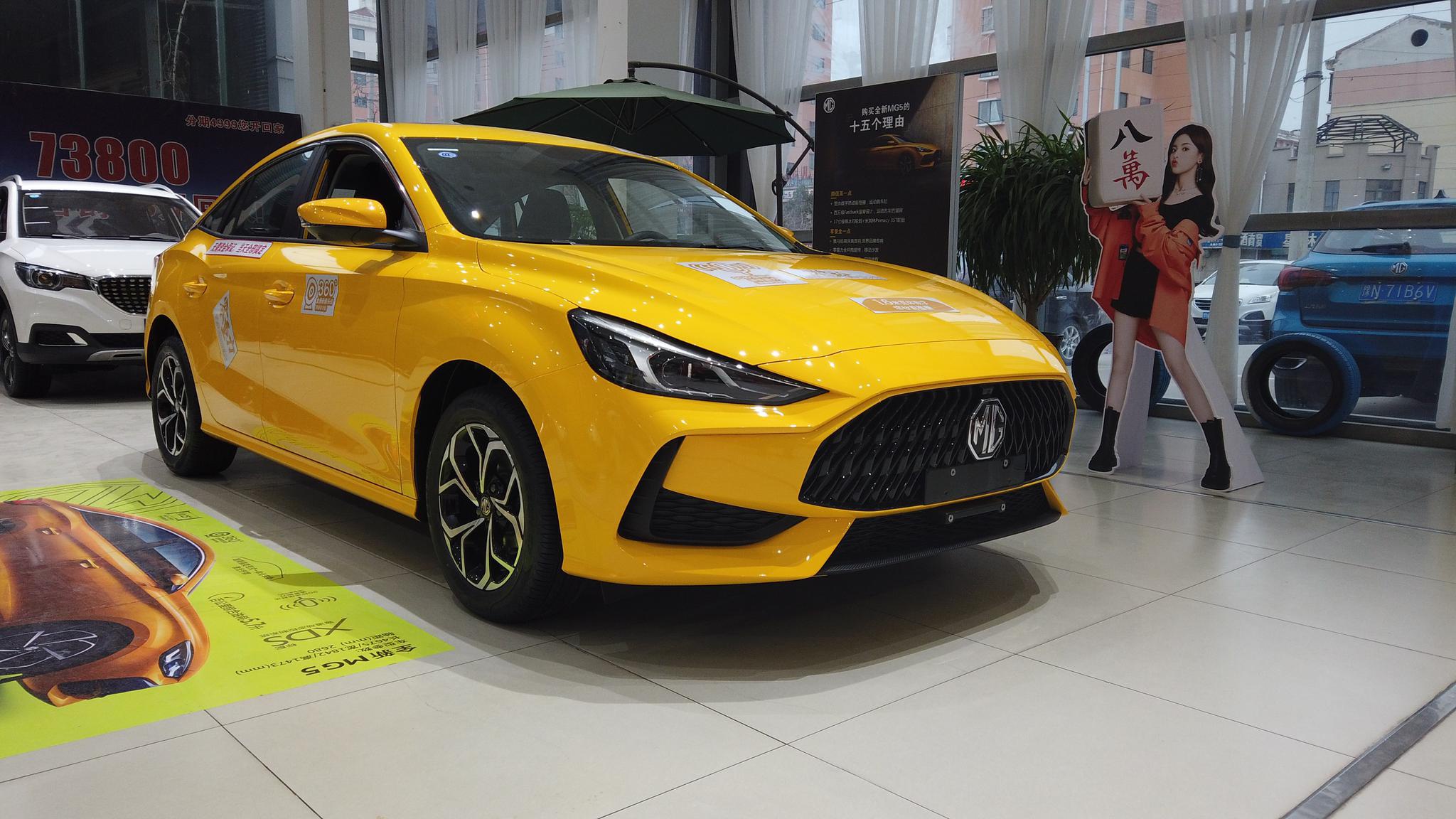 2个月订单破26万辆全新名爵5到店实拍动力看齐本田思域