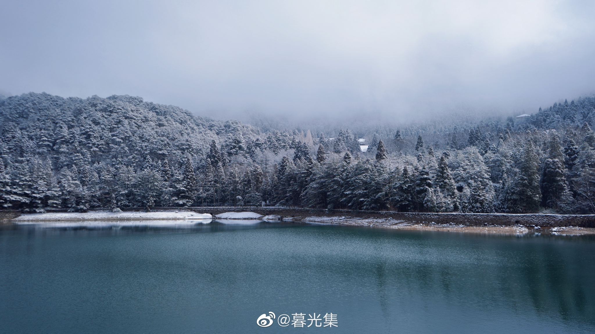 千山鸟飞绝万径人踪灭