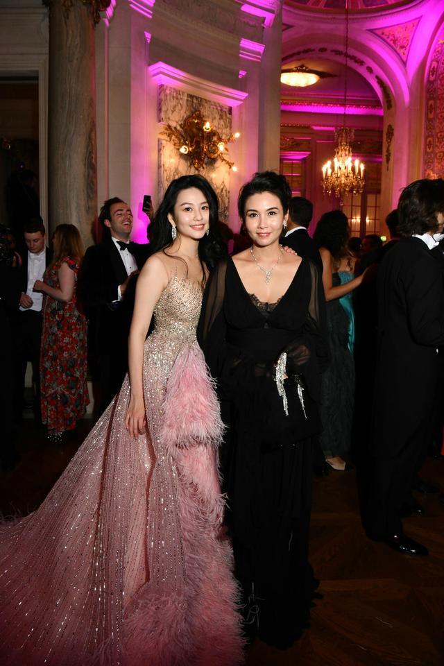 不知道王晶会不会抛橄榄枝给曾经被传是前女友的邱淑贞女儿呢