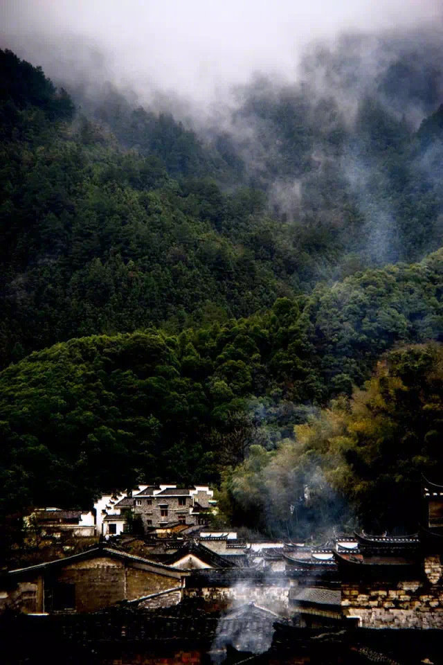 瑶里古镇,这里有的是安安静静的徽派老建筑、山水景色……__财经头条