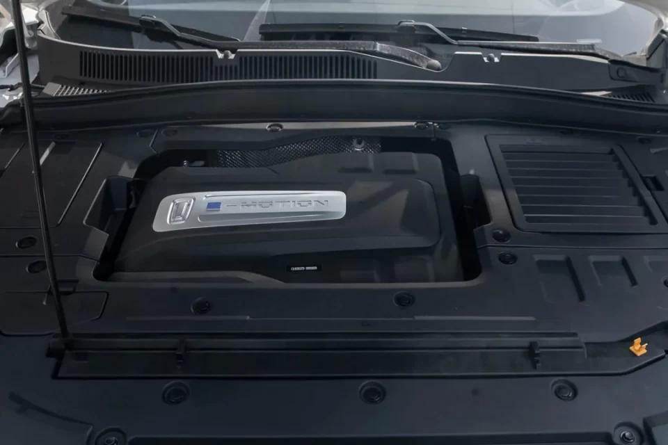 运动外表下却有一颗"居家心",试驾奔腾t77 pro