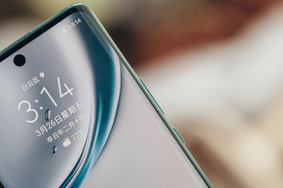 4/ 8荣耀v40轻奢版不仅是外观漂亮,屏幕显示效果同样让人满意,这块