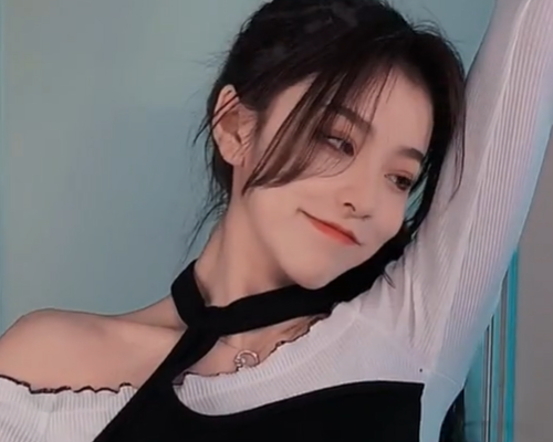 刘思瑶自曝收情书收到手软,本以为是吹的,看到旧照是心动的感觉