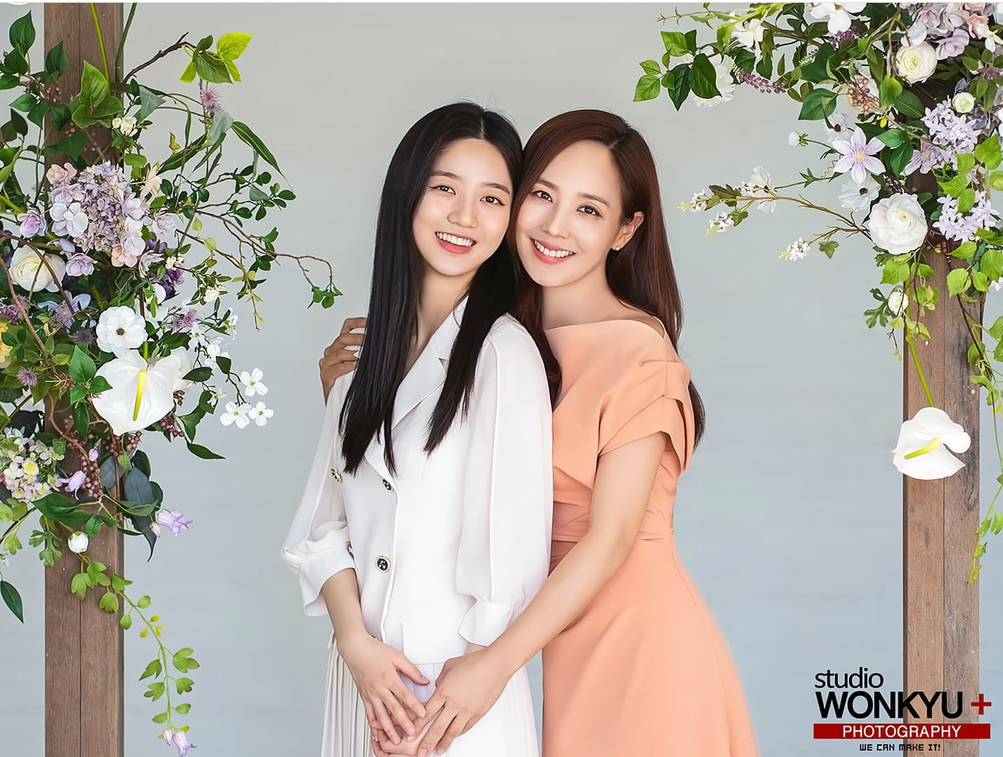 吴允熙裴露娜母女的新全家福照片