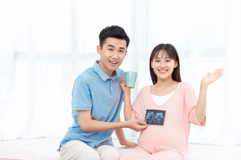 做胎心监护时，医生在孕肚子上面敲铁盘，网友：这盘子是老演员了休闲区蓝鸢梦想 - Www.slyday.coM