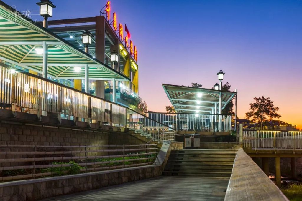 千岛湖有很多景点去一次就够了而这条鱼街却可以让你百去不厌