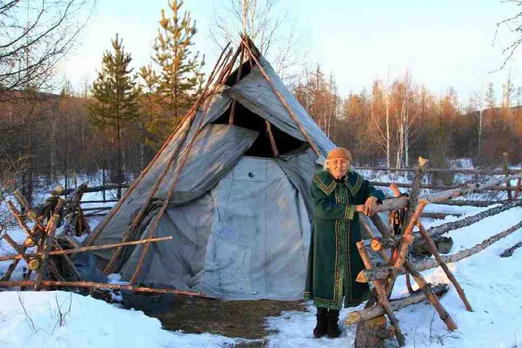 "我是个鄂温克女人.我是我们这个民族最后一个酋长的女人.