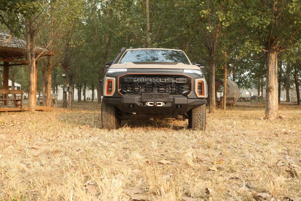 轱辘试驾大通越野最强的皮卡上汽牛魔王真够劲