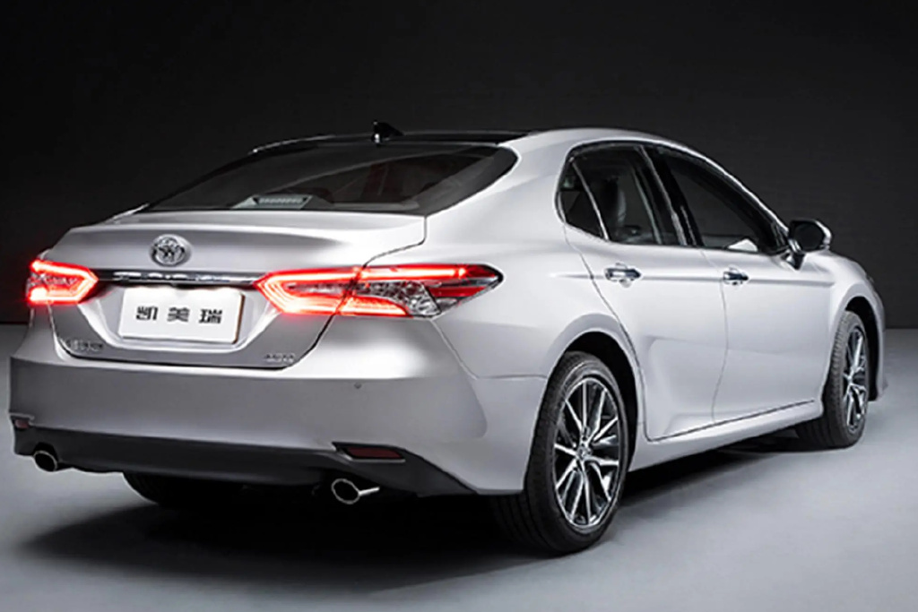 日系B级轿车争夺赛：2023款丰田凯美瑞对比本田雅阁