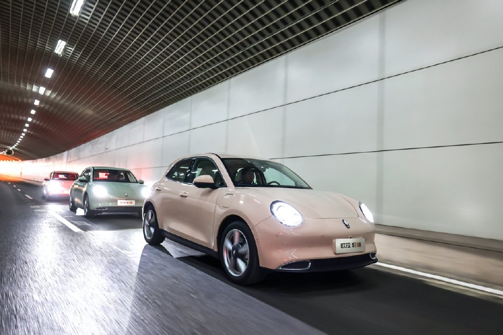 夏日高温电车风险大欧拉好猫续航充电无惧高温