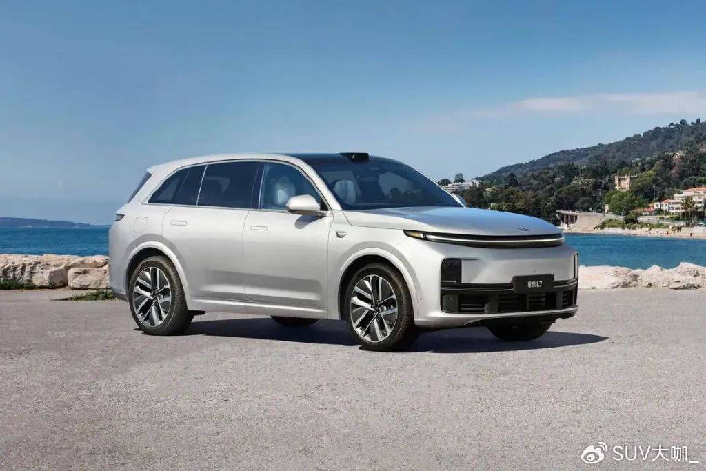 过百万的仰望U8，国产的丰田普拉多，回顾2023年最人气SUV