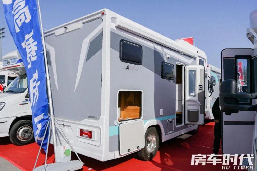 高赛平头轻卡房车跃进h500底盘空间大水电足家庭旅居优选