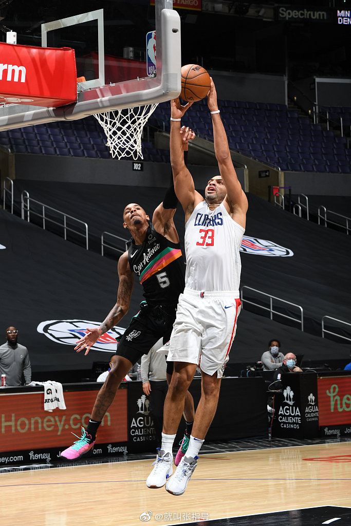 快船113-116憾负马刺 巴图姆首发出场36分钟