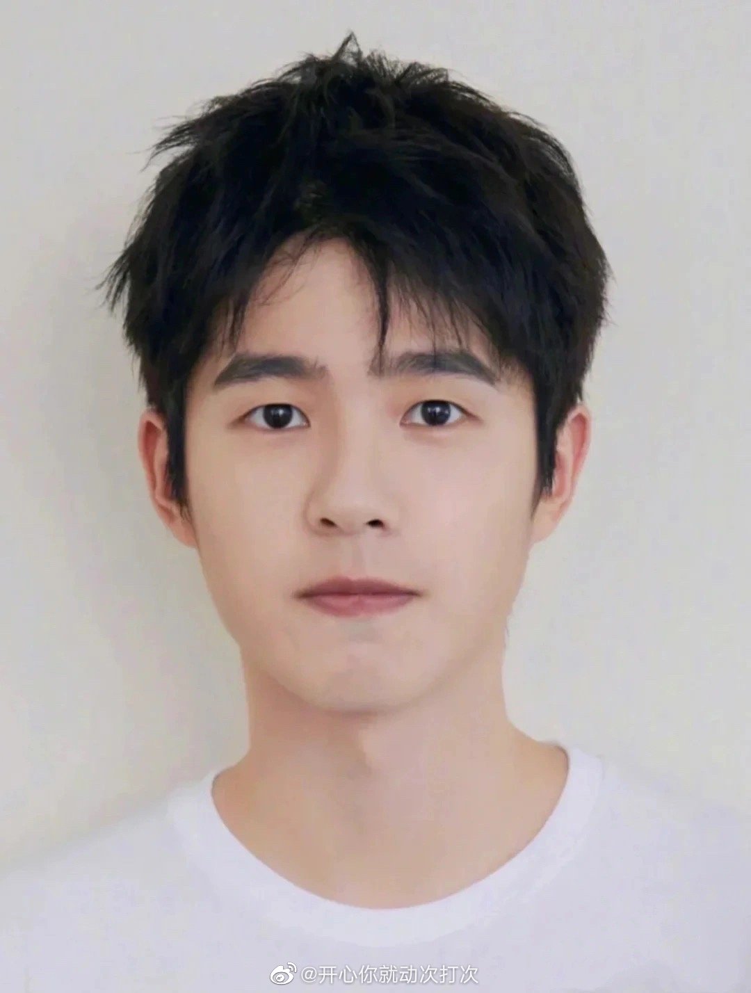 一组刘昊然的证件照男朋友好帅