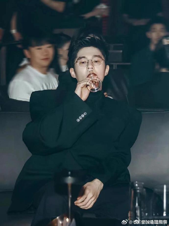 刘昊然最近怎么突然帅到这程度了