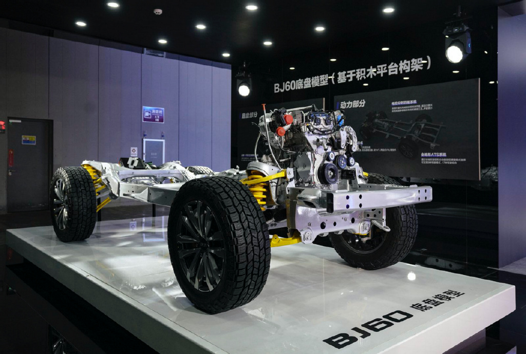 目前,采用此类底盘的车型不多,成本高是原因之一,起码国产品牌bj60