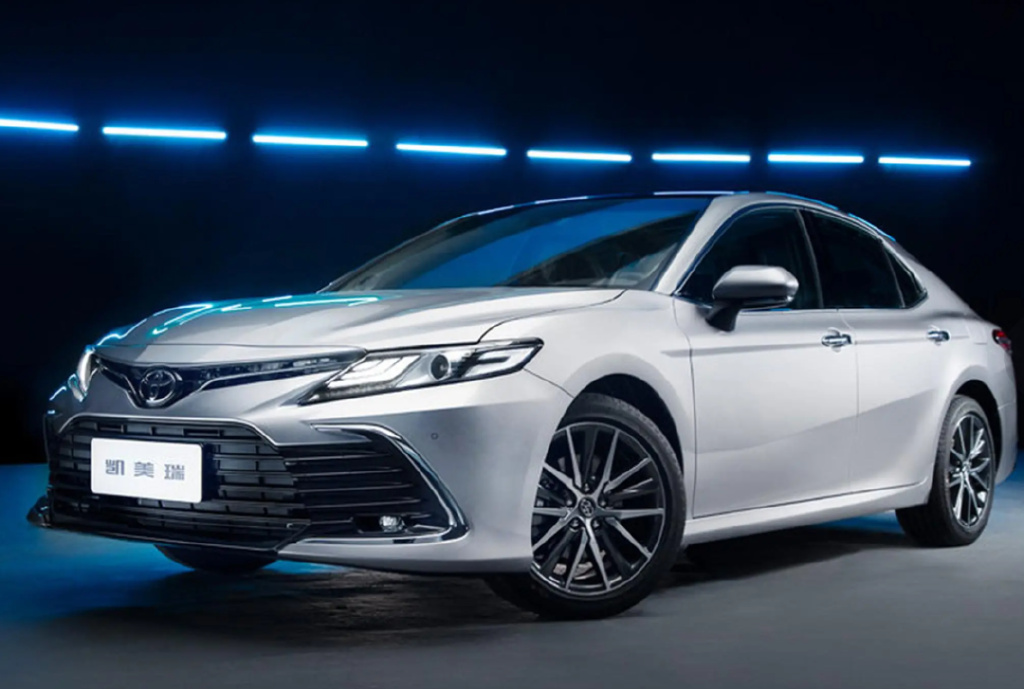 日系B级轿车争夺赛：2023款丰田凯美瑞对比本田雅阁