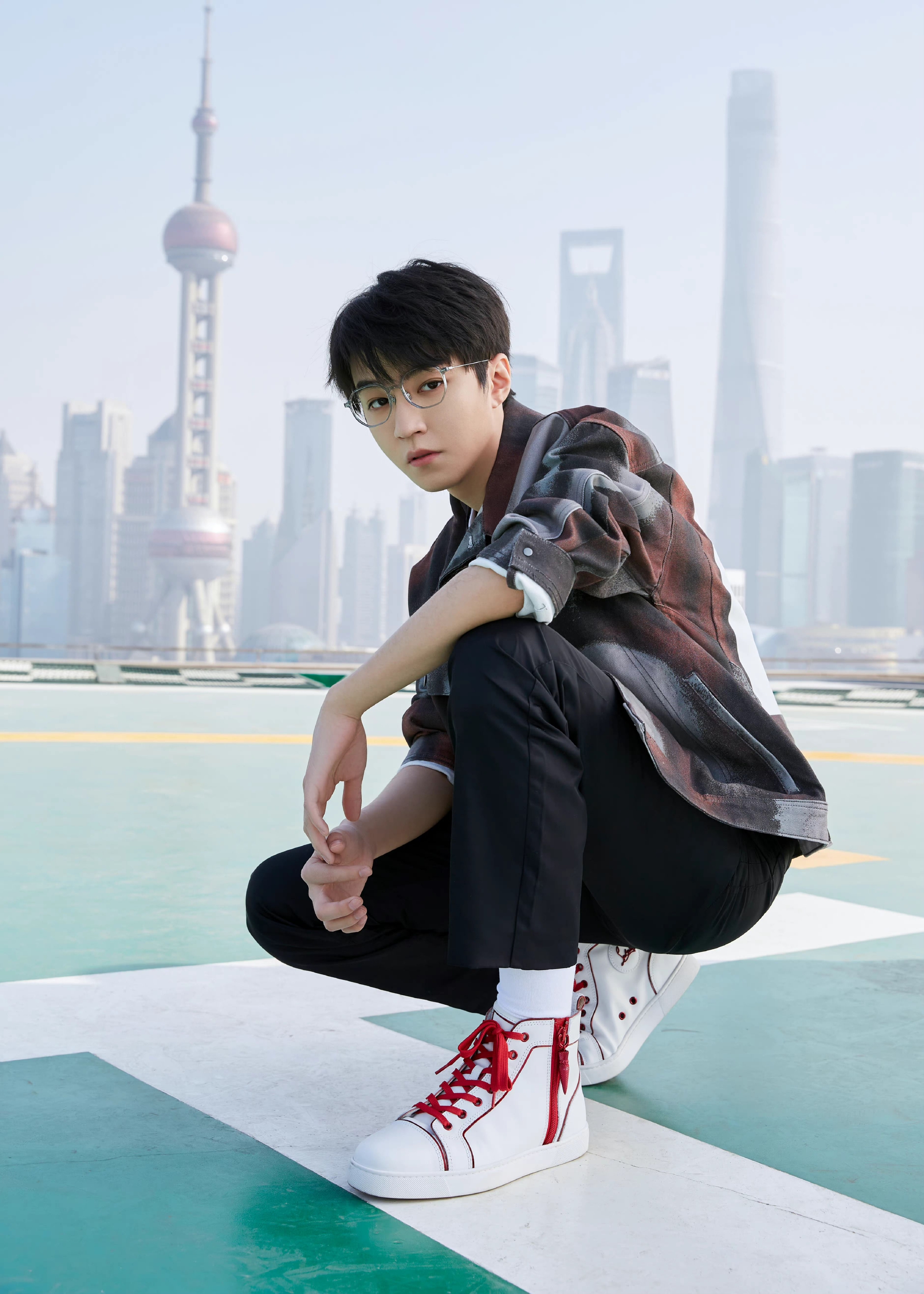 王俊凯活动造型图,暖冬天台大片 今日份帅气小凯……|王俊凯|小凯