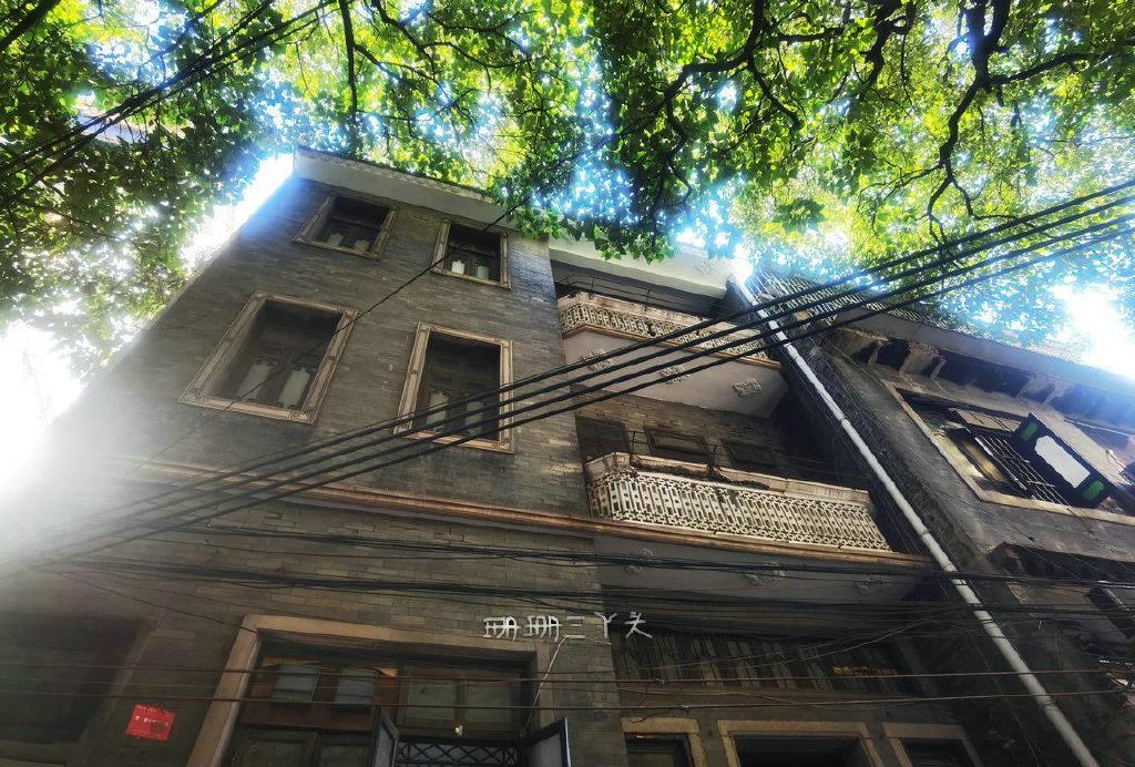 香港一代"鬼才"黄霑,原来是"广州仔",故居藏在西关的老街中__财经头条