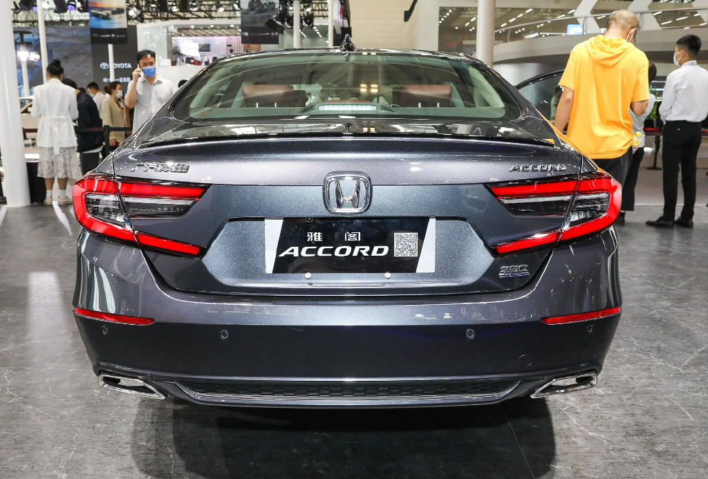 日系B级轿车争夺赛：2023款丰田凯美瑞对比本田雅阁