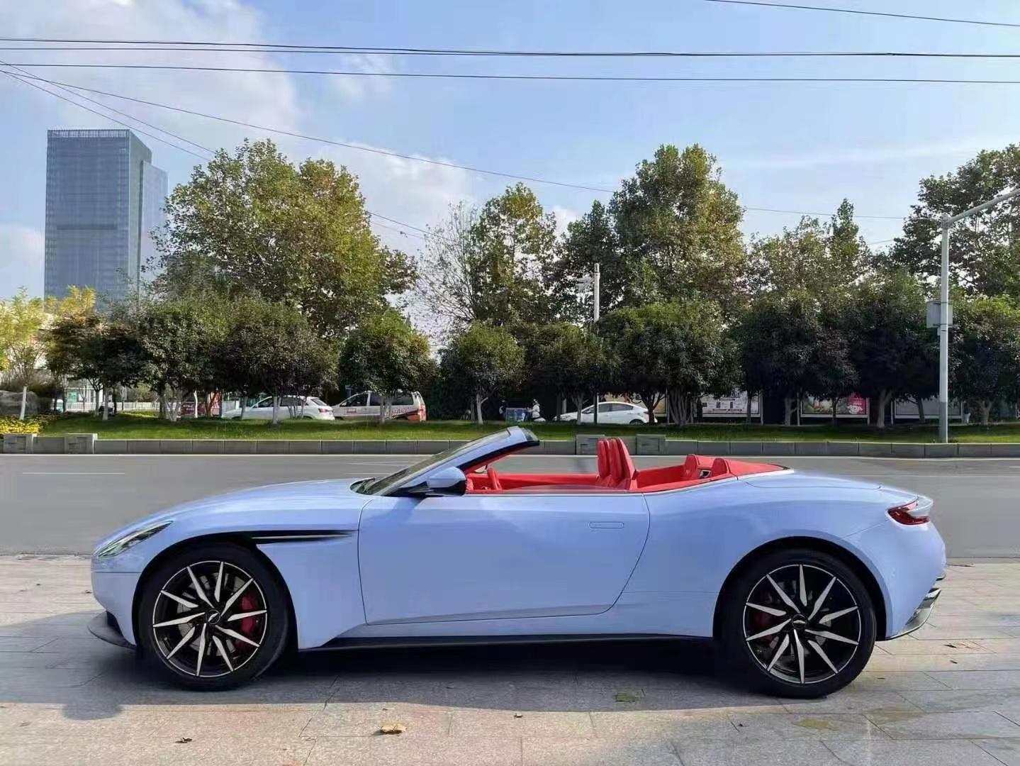 优雅的英伦绅士阿斯顿马丁db11敞篷