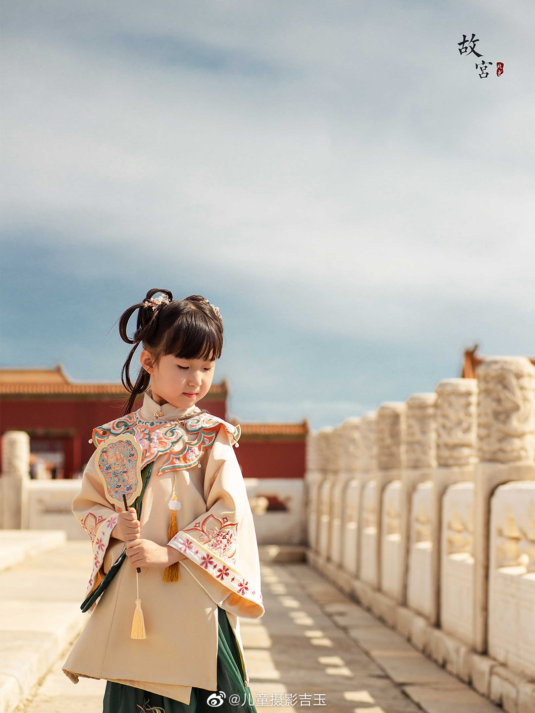 中国古装照片最好取景在故宫 宝宝身穿中式服装……__财经头条