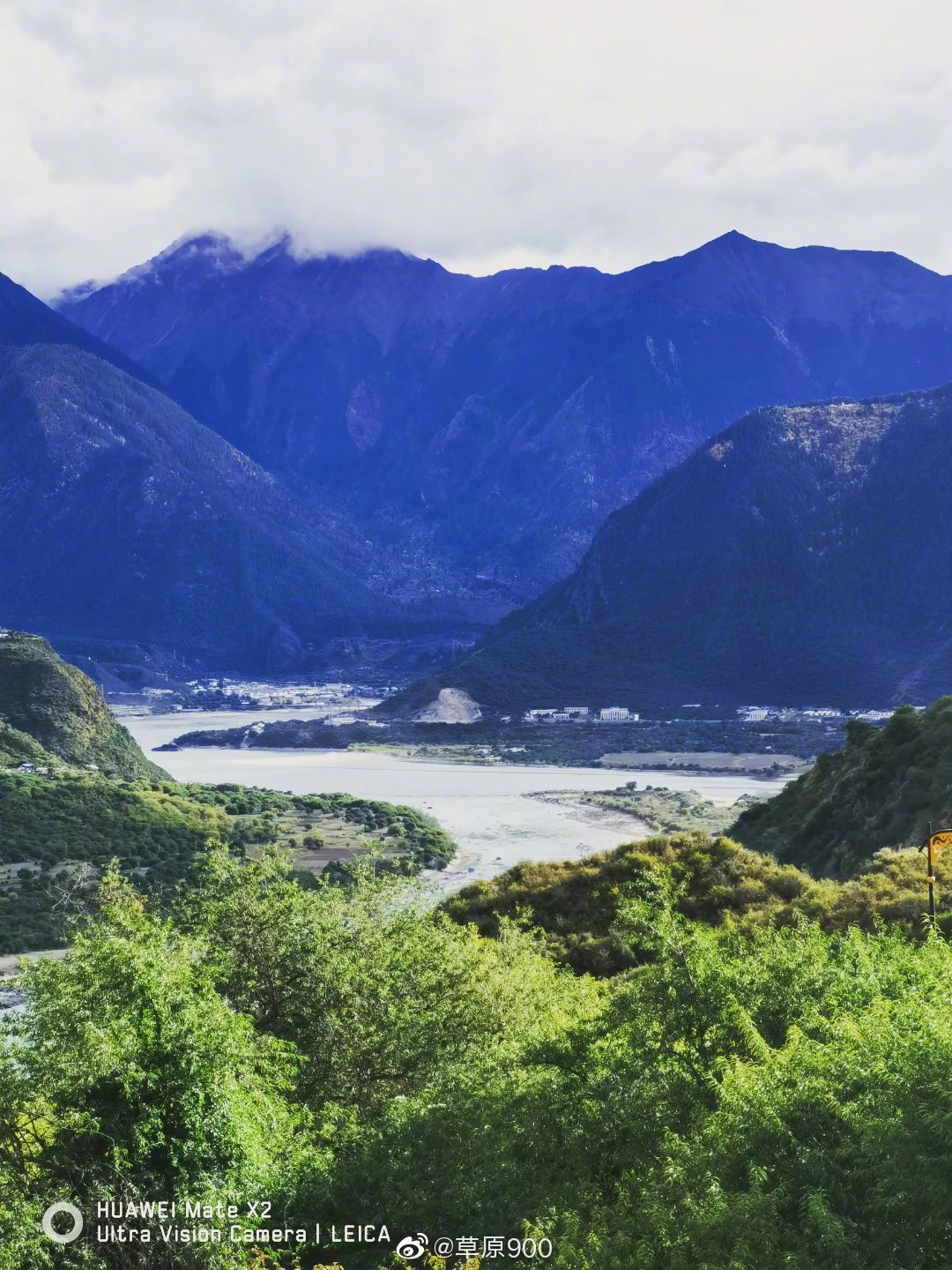 雅鲁藏布江大峡谷南迦巴瓦峰下的索松村安逸午后时光