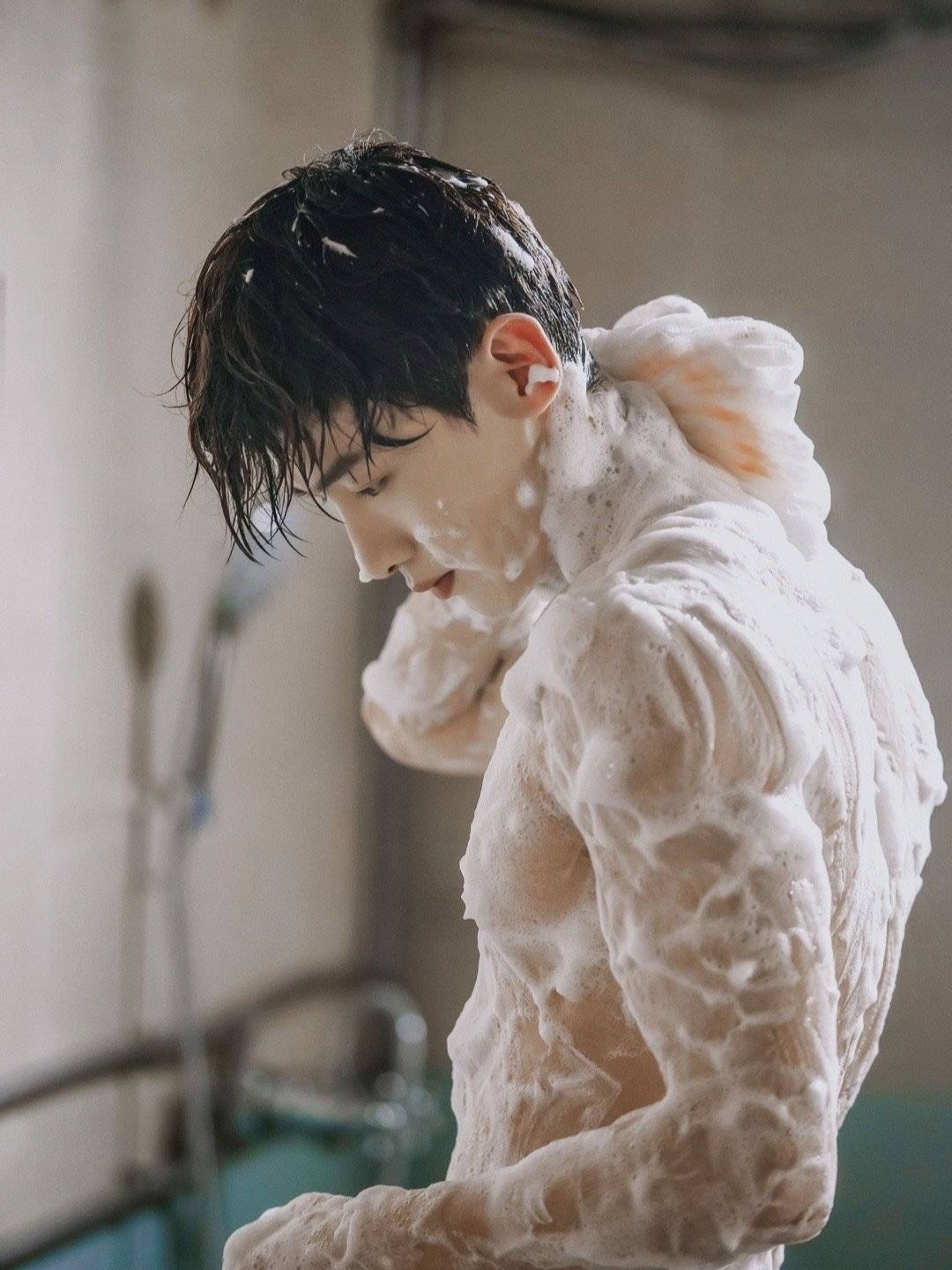 白敬亭这身材谁看了不迷糊啊