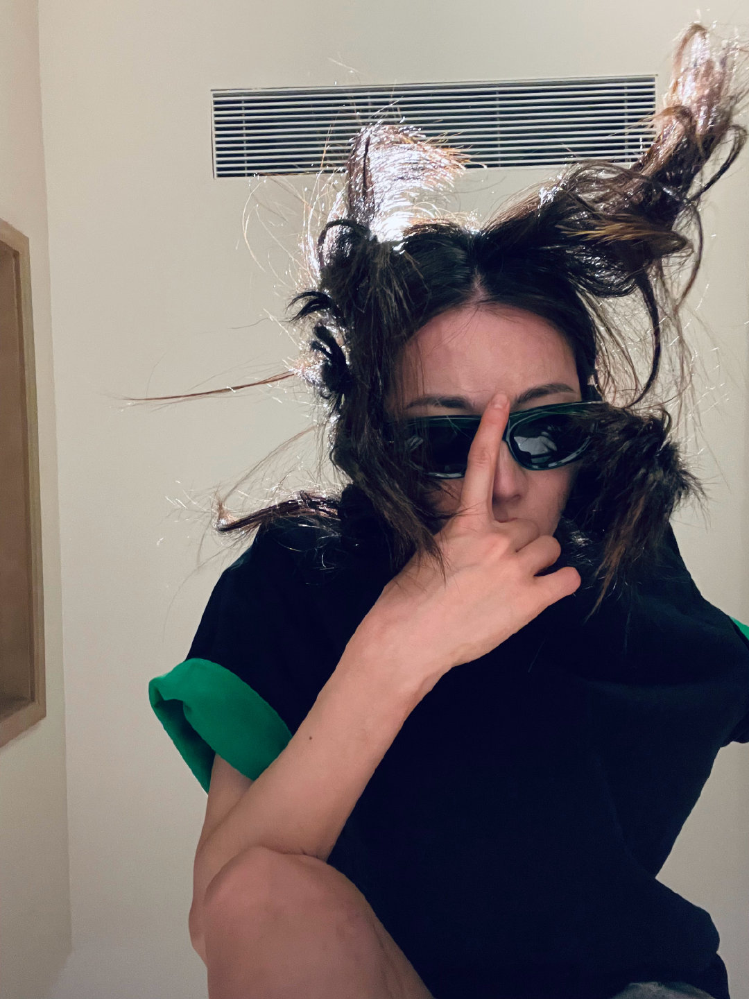 迪丽热巴墨镜live图迪丽热巴好玩的ootd很酷啊戴墨镜的迪迪